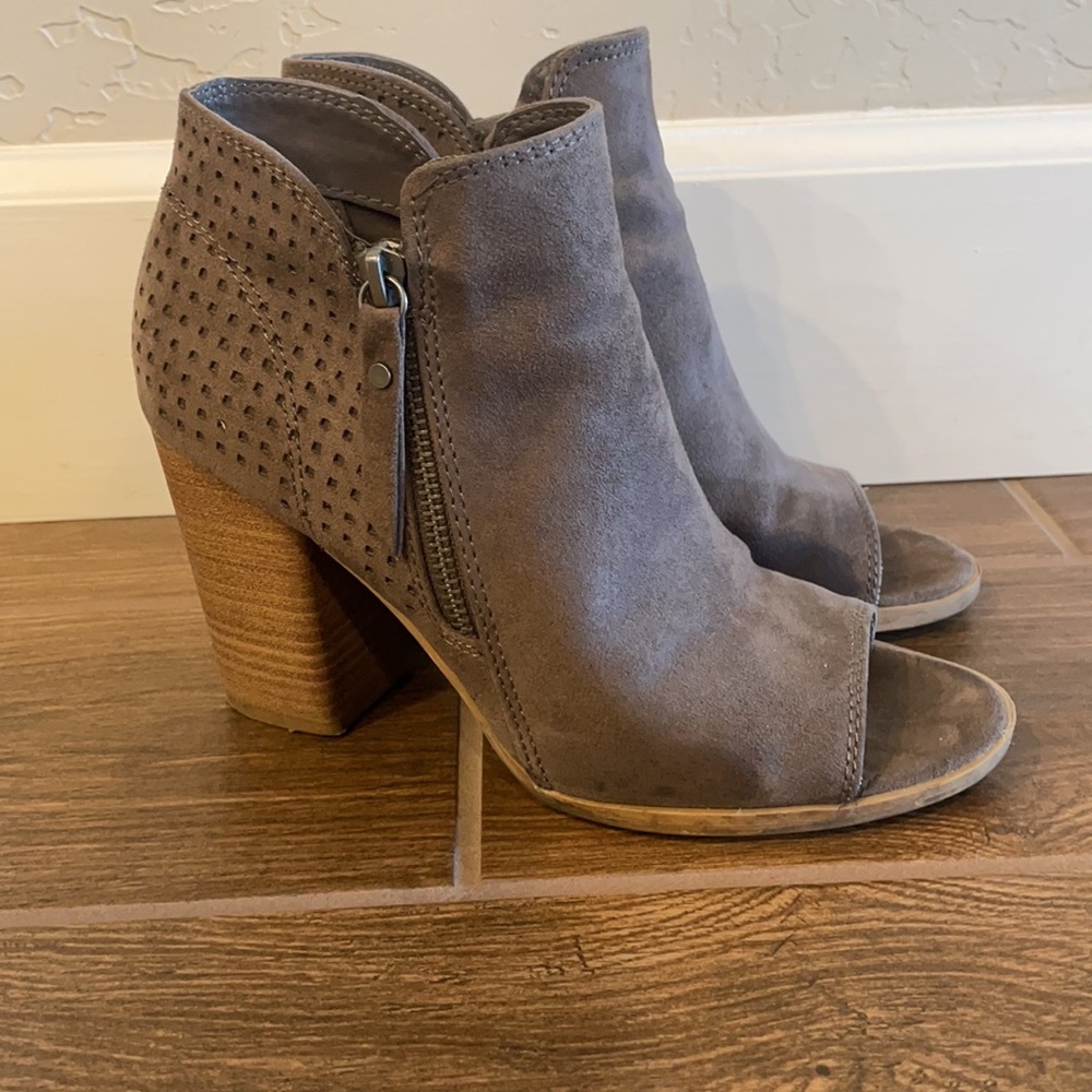 Universal Thread Grey Collie Booties